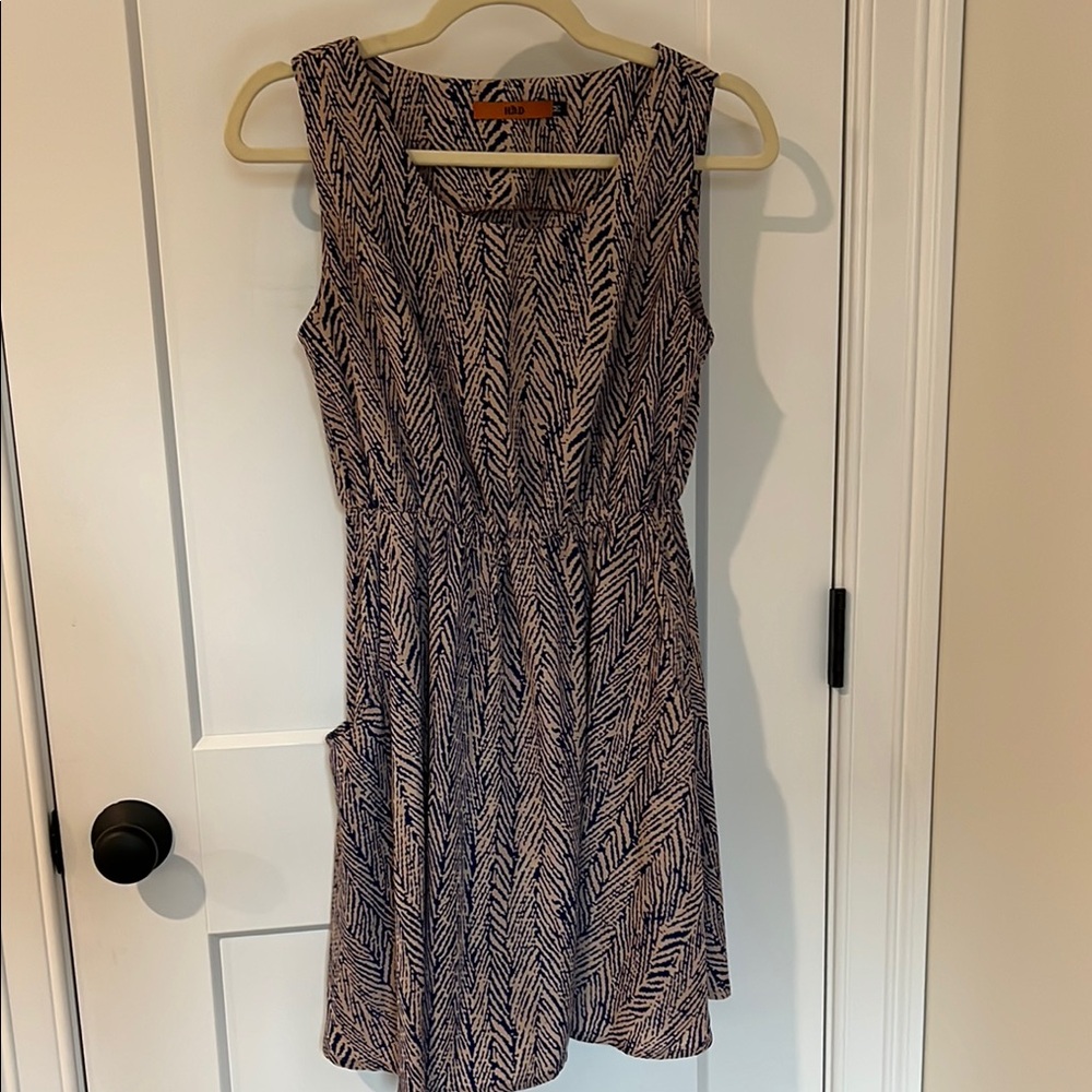 Elegant Blue and Tan Patterned Mini Dress